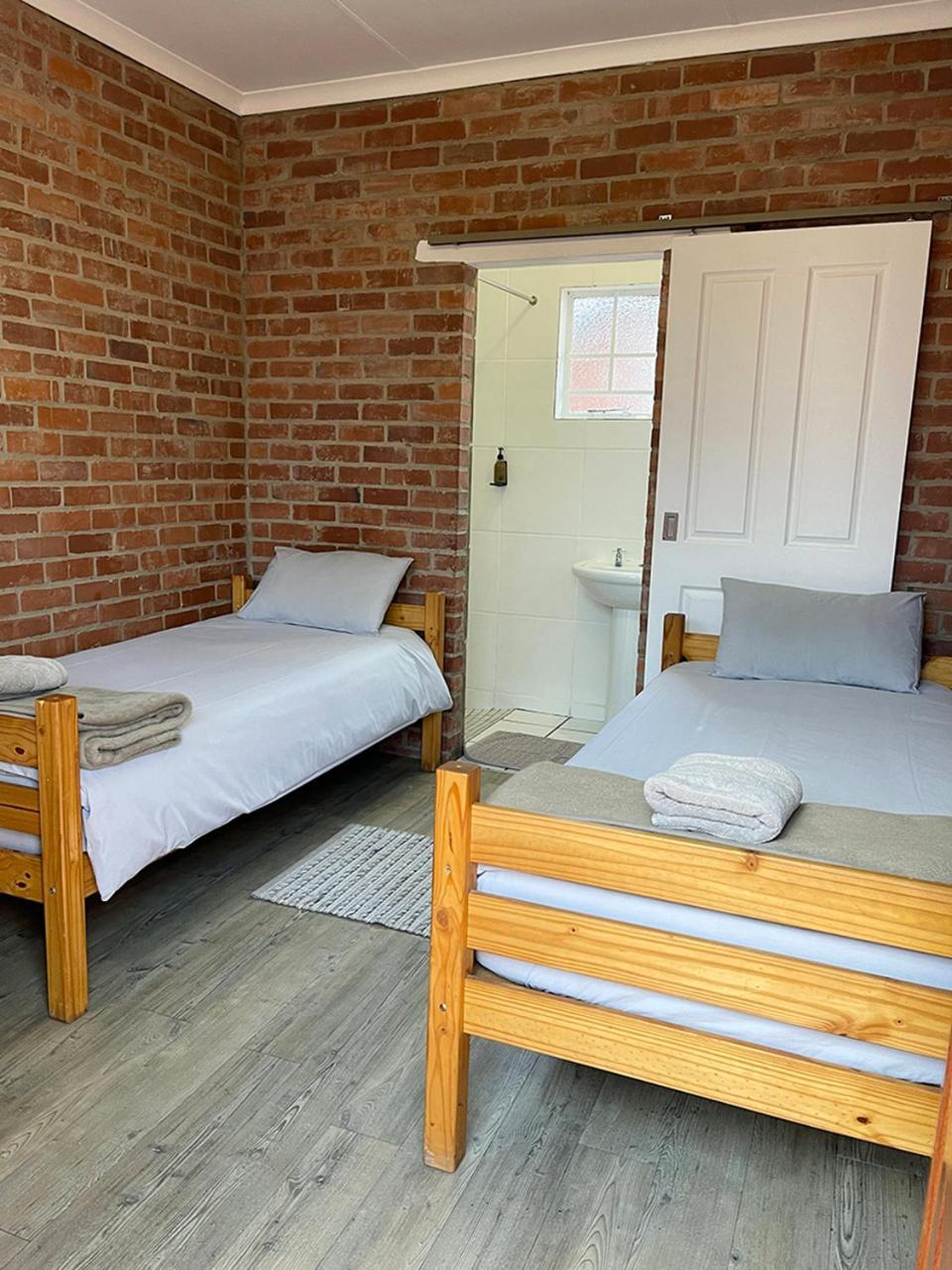 Village Lodge Harrismith Esterno foto