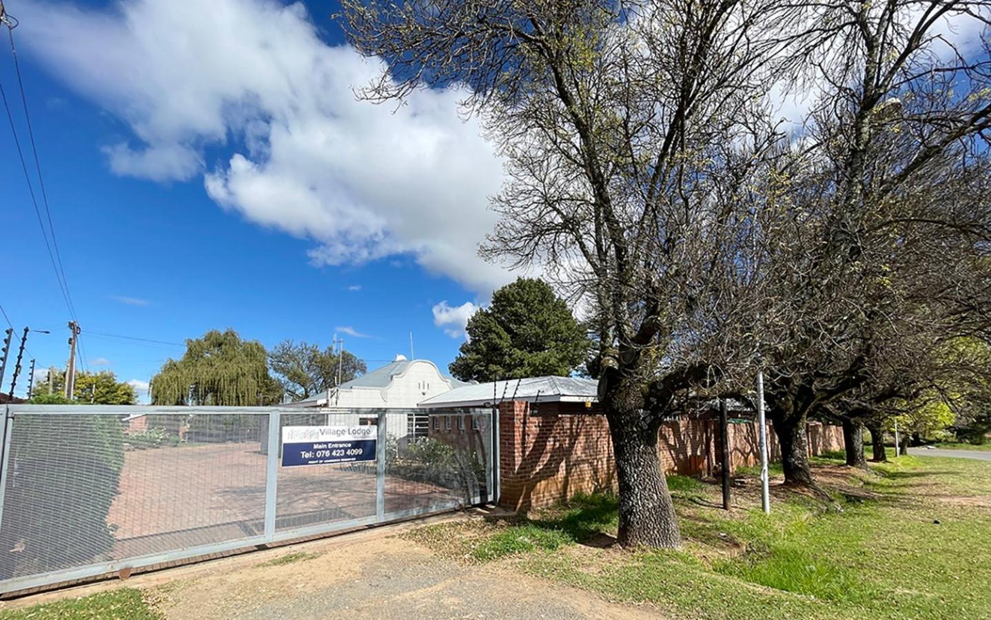 Village Lodge Harrismith Esterno foto