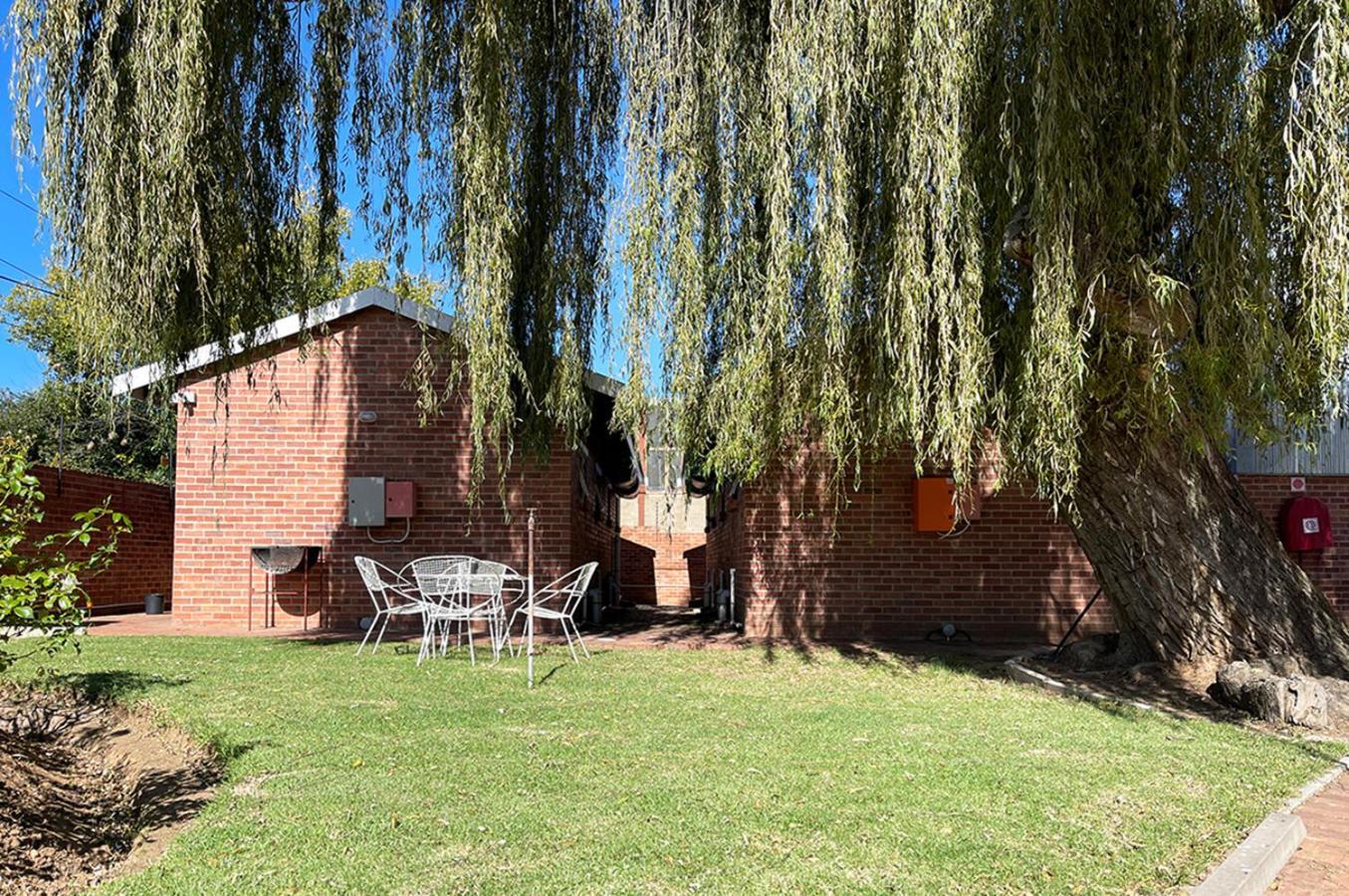 Village Lodge Harrismith Esterno foto