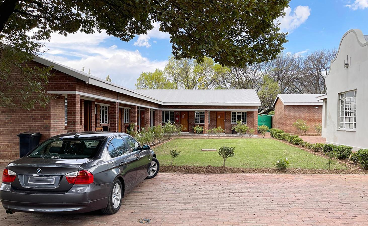 Village Lodge Harrismith Esterno foto