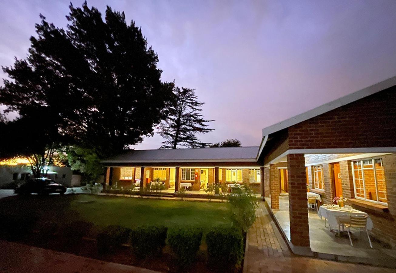 Village Lodge Harrismith Esterno foto