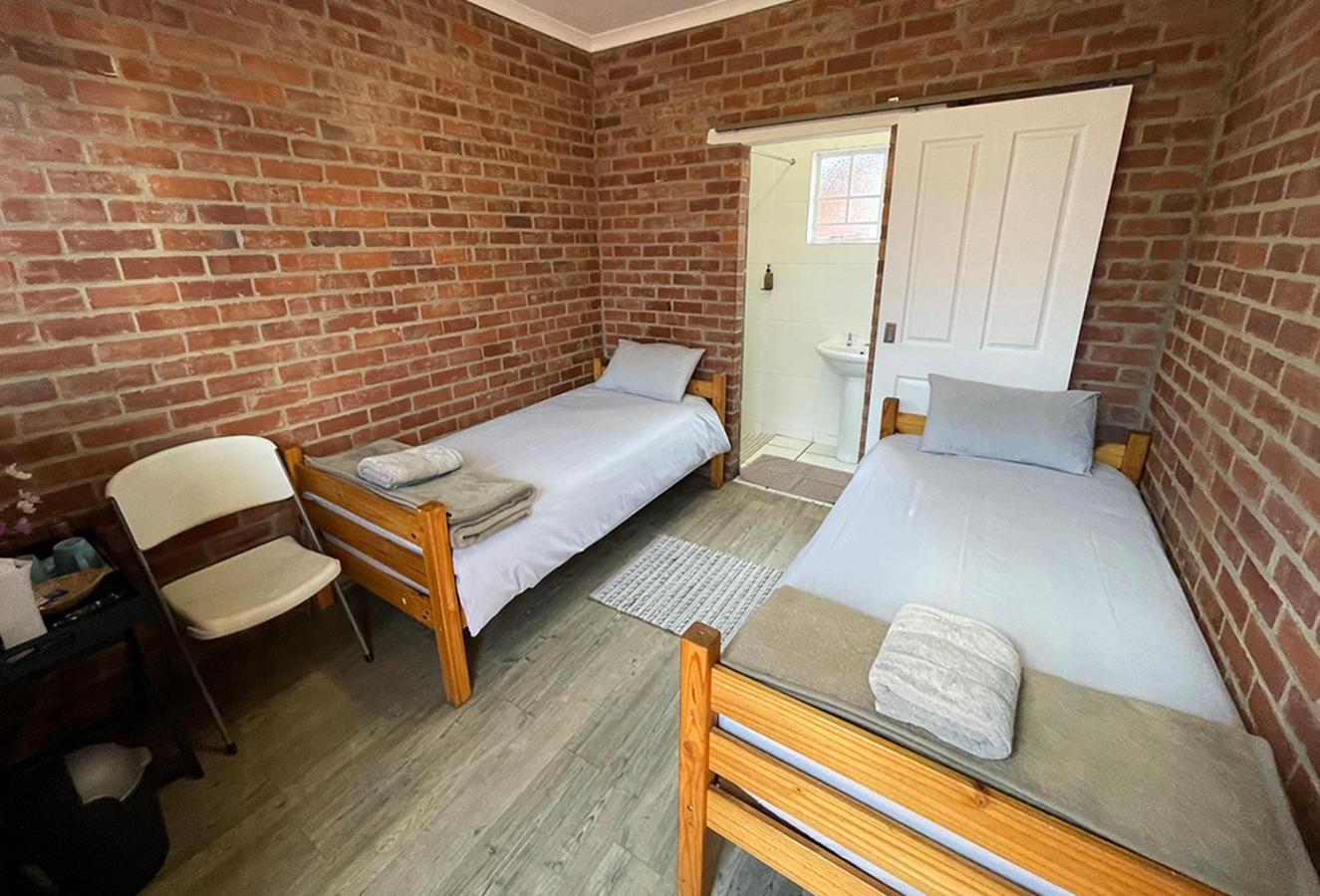 Village Lodge Harrismith Esterno foto